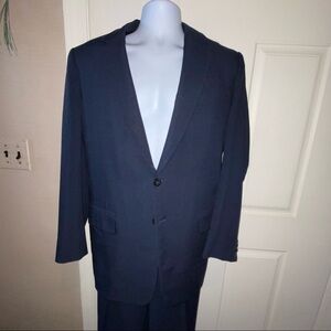 Vintage Hand tailored in Hong Kong Like new. Summer weight navy wool 40”x30” 40R